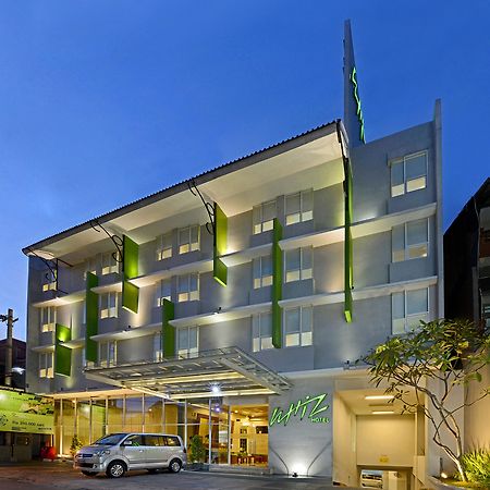 Whiz Hotel Malioboro Yogyakarta Exterior photo