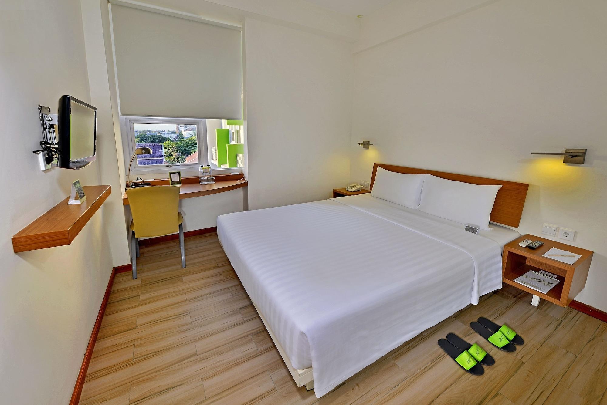 Whiz Hotel Malioboro Yogyakarta Exterior photo