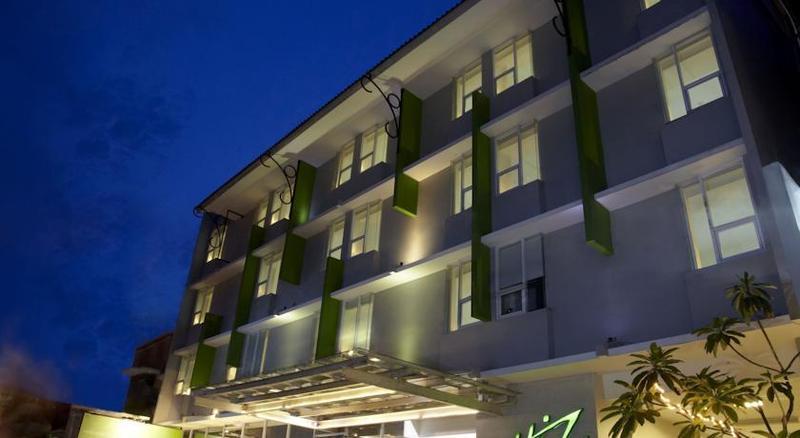 Whiz Hotel Malioboro Yogyakarta Exterior photo