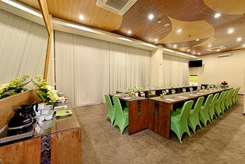 Whiz Hotel Malioboro Yogyakarta Exterior photo