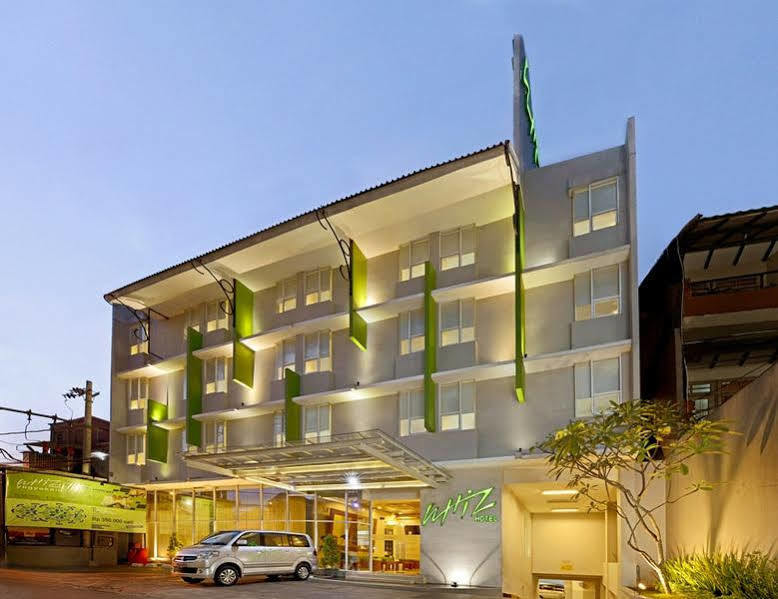 Whiz Hotel Malioboro Yogyakarta Exterior photo