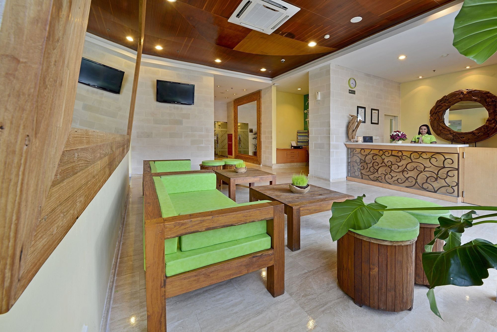 Whiz Hotel Malioboro Yogyakarta Exterior photo