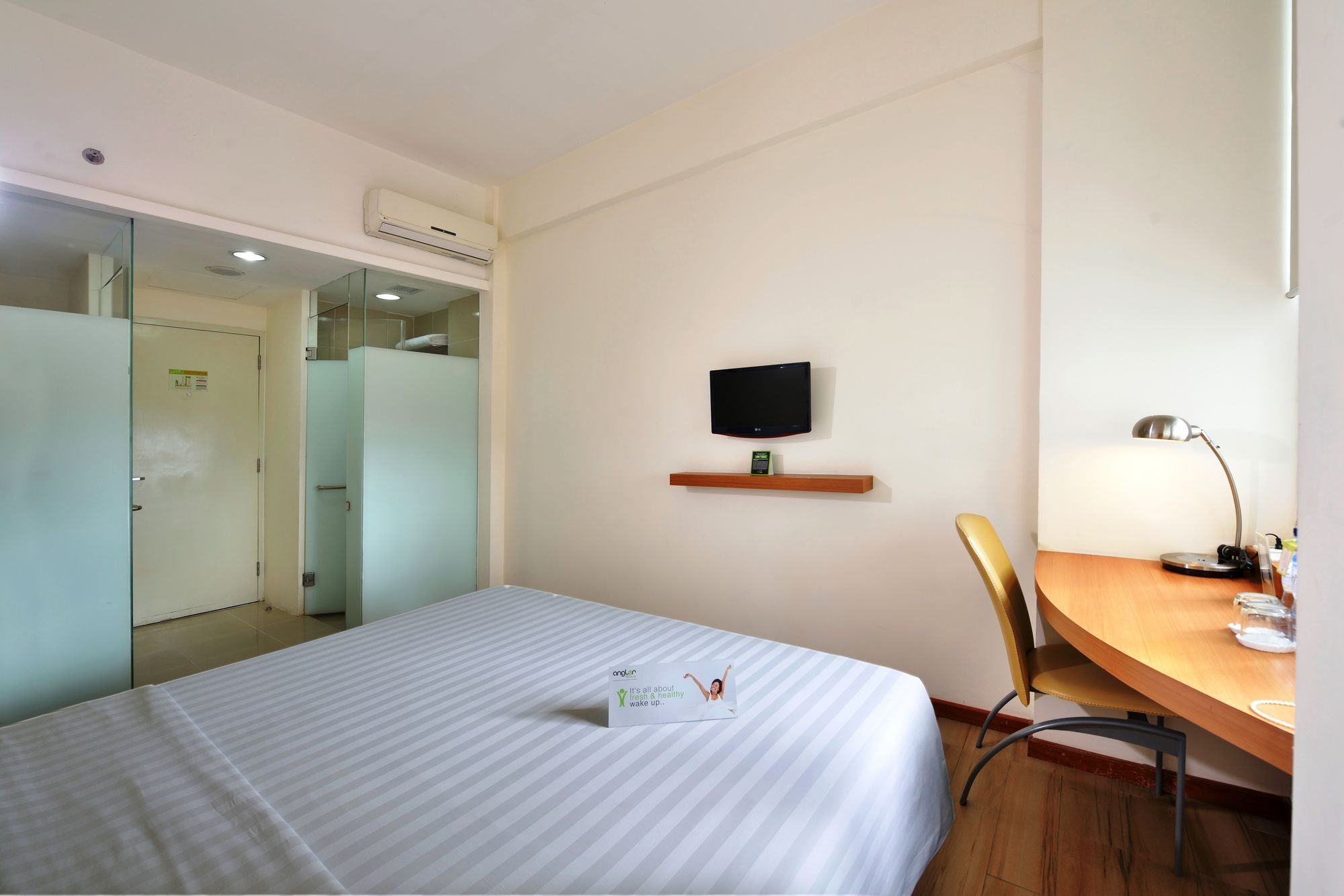 Whiz Hotel Malioboro Yogyakarta Exterior photo
